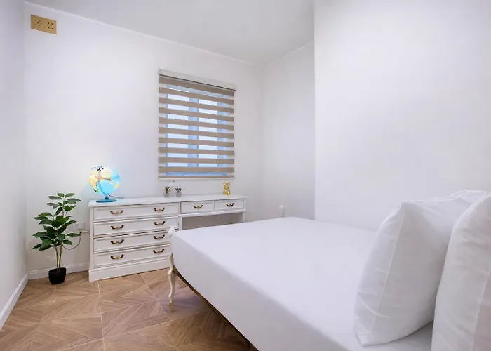 公寓 New - Unique 3br In Sought-after Area Of Malta By Sf Homes