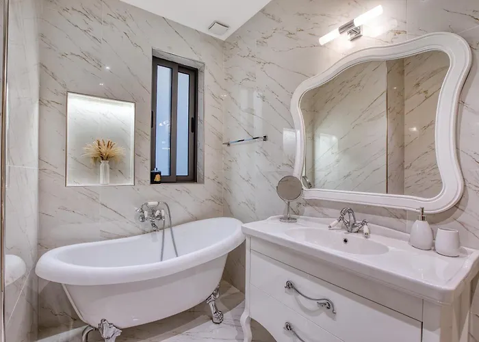 New - Unique 3br In Sought-after Area Of Malta By Sf Homes 公寓